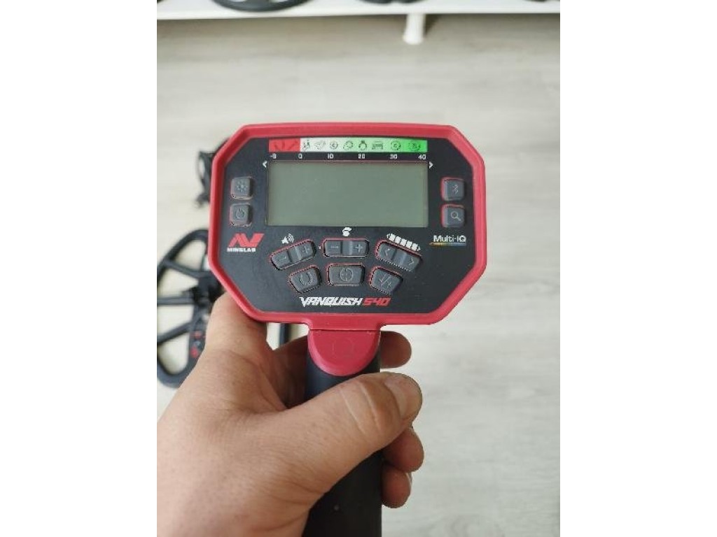 Minelab Vanquish 540 dedektör, plajda veya arazide kullanım