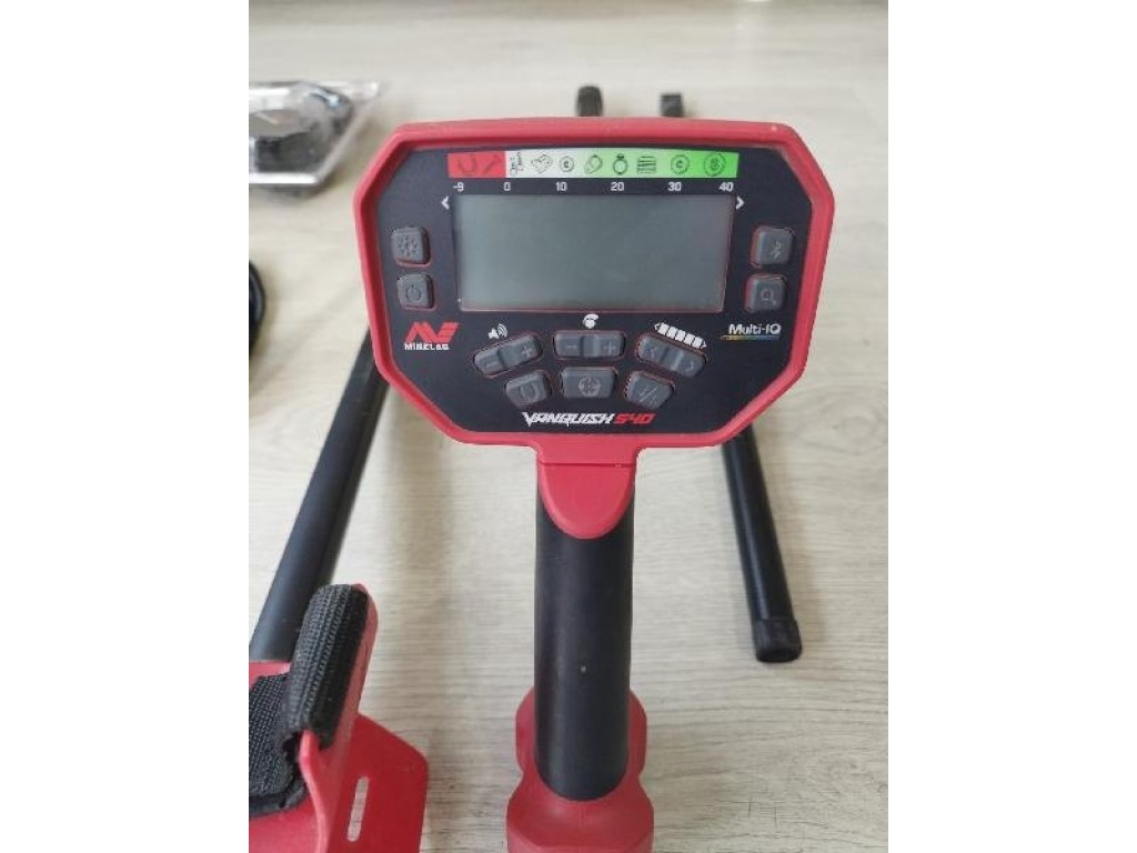 Minelab Vanquish 540 Pro metal dedektörü, arazide veya plajda profesyonel ara